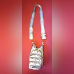 WanderFull Bag
Very Good Gently Used Condition.